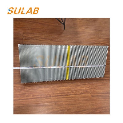 कोने एस्केलेटर स्टेप 1000mmx400mm एल्यूमीनियम मिश्र धातु रोलर आकार 75mm